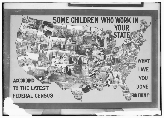 Ein Schwarz-Weiß-Foto Rahmen enthält eine Karte der Vereinigten Staaten mit mehreren Fotos von Menschen und Text, der "Some children who work in your state according to the latest federal census" liest.
