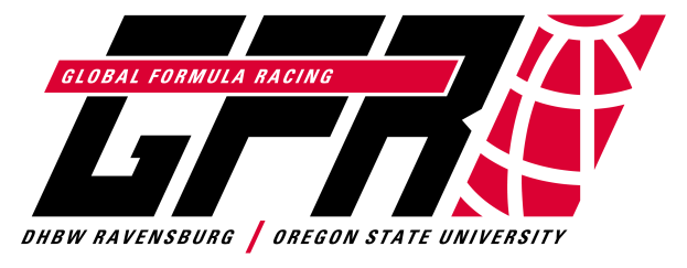 Ein Plakat mit der Aufschrift "Global Formula Racing" und dem Logo der Oregon State University, das ein blauer und weißer Kreis mit einem Rennwagen in der Mitte ist, umgeben von einem weißen und blauen Rand.