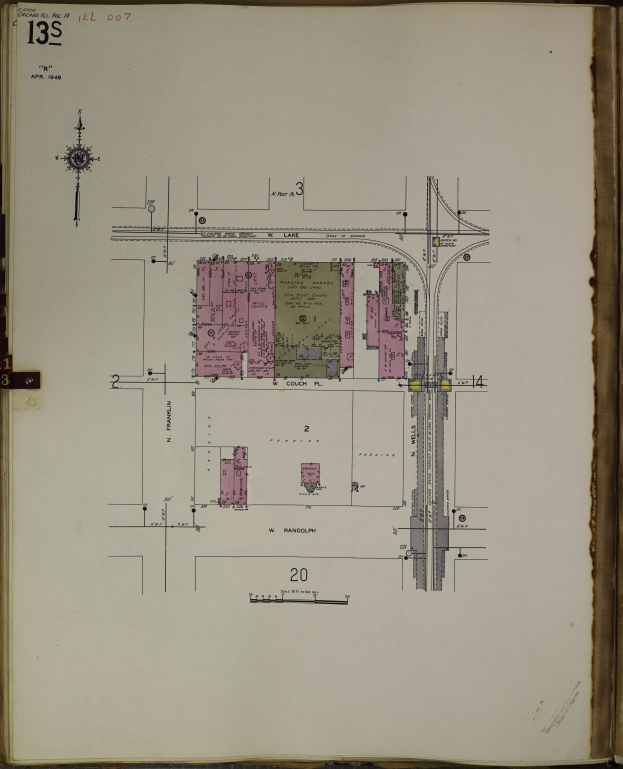 Ein aufgeschlagenes Buch mit einer detaillierten Stadtansicht, umgeben von Text und Plänen, bietet einen umfassenden Stadtüberblick.