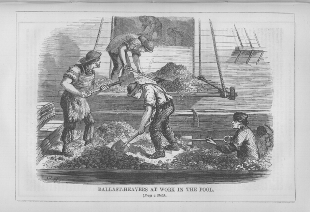 Eine Gruppe von Menschen, die in einem Pool arbeiten, einige halten Schaufeln, mit dem Text "Ballast-Heavens bei der Arbeit im Pool" unten, in Schwarz-Weiß.