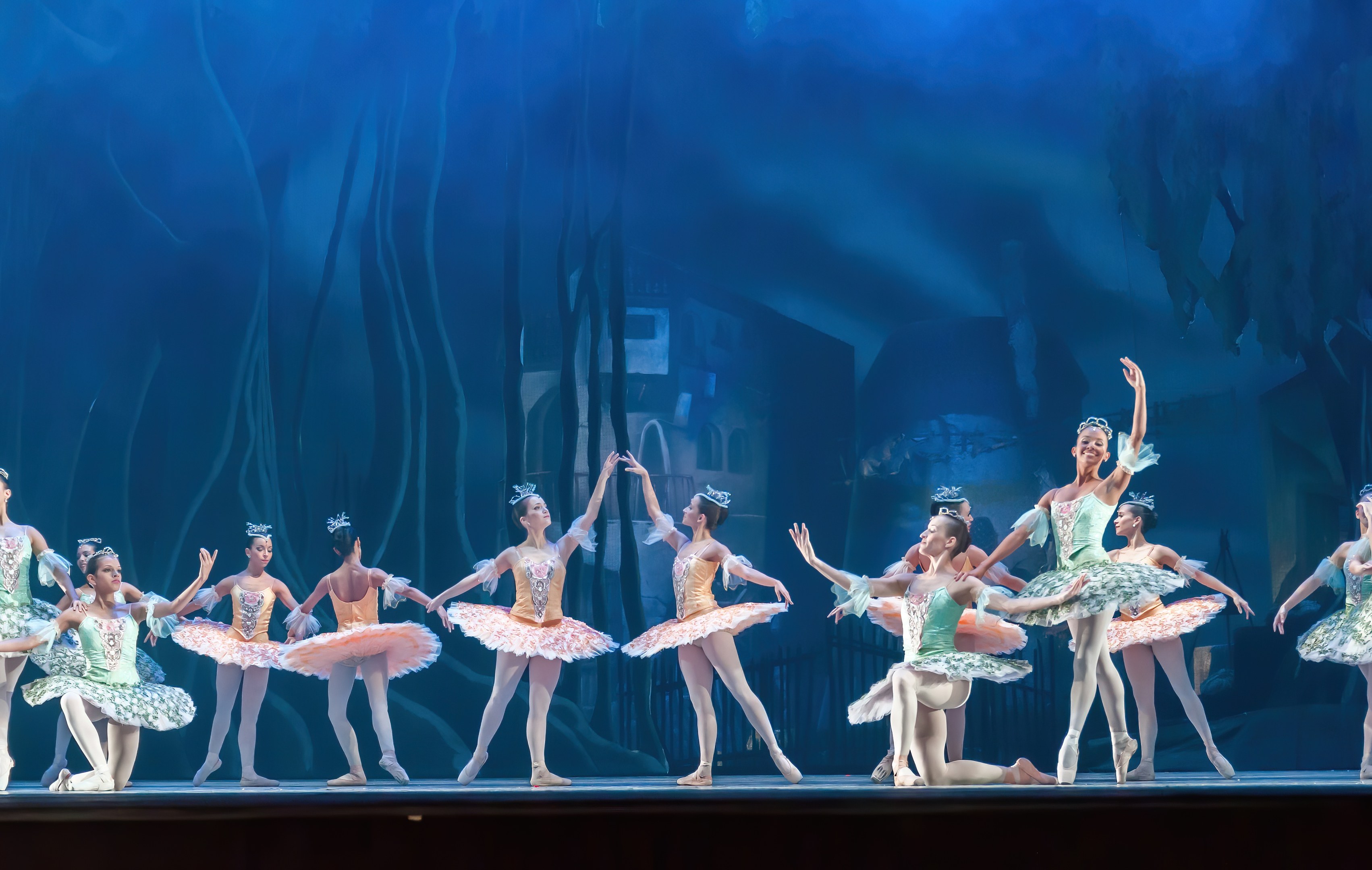 "Theater of Estrada Song" des Zentrums für Ästhetische Erziehung von Kindern der Nizhny Novgorod-Region wird vor der Aufführung des "Nussknackers" im Nizhny Novgorod TYUZ am 1. Juni auftreten