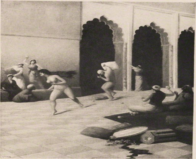 Schwarze und weiße Zeichnung einer Gruppe von Menschen in einem Raum mit einer Wand und Säulen im Hintergrund, betitelt mit "Gustav Klimt - Der Tanz der Nymphen".