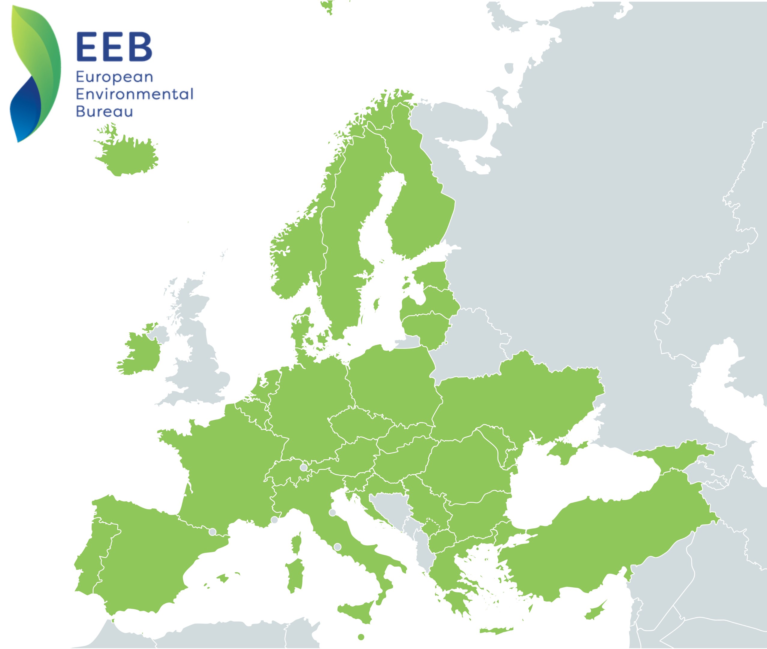 Eine Europakarte mit dem Logo des European Environmental Bureau in der linken oberen Ecke, die in verschiedenen Grüntönen schattiert ist, um die EU-Regionen anzuzeigen.