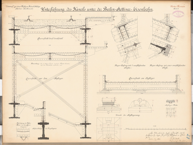 Ausführliches architektonisches Detailbild der Berlin-Sienbahnbrücke mit strukturellen Plänen und Anmerkungen auf Papier.