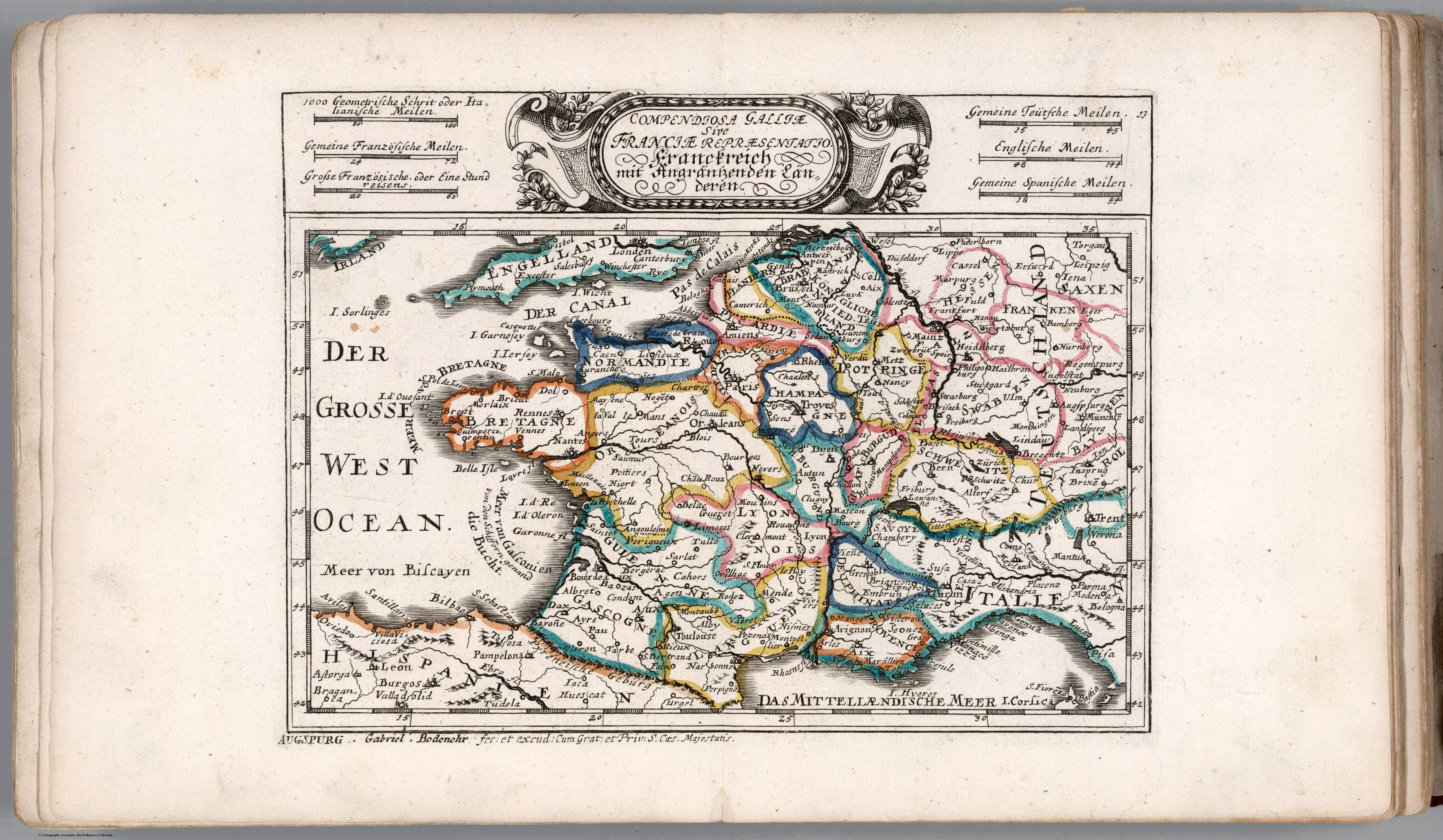 Ein aufgeschlagenes Buch mit einer detaillierten Karte von Deutschland und seinen Provinzen und Städten, begleitet von beschreibendem Text.