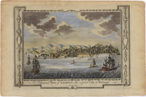 Luftaufnahme von Lissabon, Portugal, mit Booten auf dem Wasser, Gebäuden, Hügeln und einem bewölkten Himmel, mit Text unten.