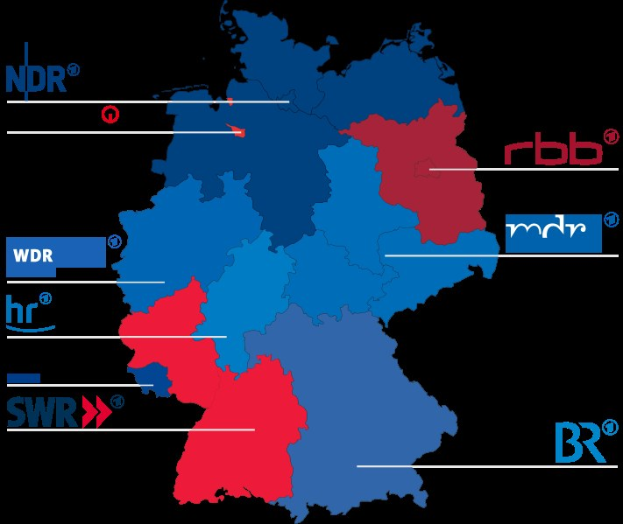 Eine Deutschlandkarte mit in Rot und Blau hervorgehobenen Bundesländern, die die Ergebnisse der Wahl von 2016 anzeigen, begleitet von Texten mit Informationen zu den Kandidaten und dem Wahldatum.
