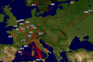 Eine Europakarte mit einer roten Linie, die die Route eines Flugzeugs von London nach London anzeigt, mit zusätzlichem Text, der die Reise beschreibt.