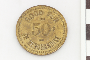 Eine Goldmünze mit der Aufschrift "Gut für 50 in Waren" auf einem weißen Hintergrund.